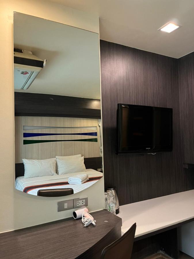 Orion Rooms Sukhumvit 11 Bangkok Exterior foto